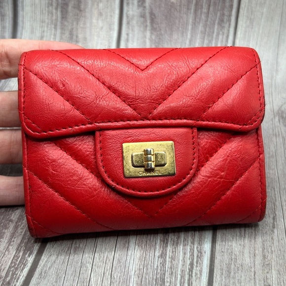 SOLD❤️ CHANEL Chevron Quilted Leather Compact Wallet Red - Picture 2 of 16